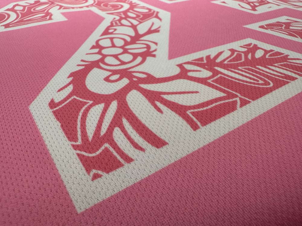 Camiseta Collab FC Palestina X Farrah Azam (Rosa) - Loja Al Baraka